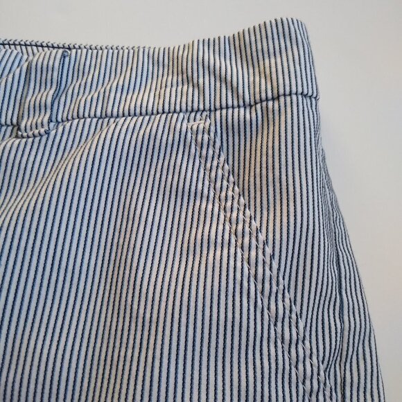 Ladies SZ 2 Tommy Hilfiger Pinstripe  Blue/White Short - Picture 2 of 5